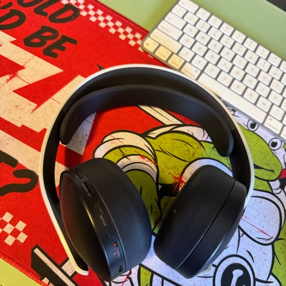 Sony Pulse Headset – Gently Used, Fully Functional, Comes with THE Essential USB - Picture 2 of 7